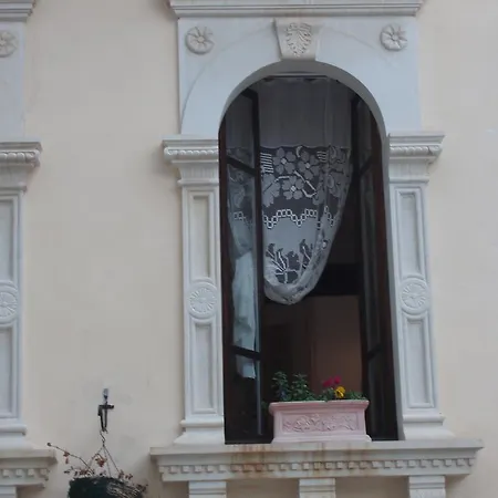 Konukevi Vetera Suites 4*